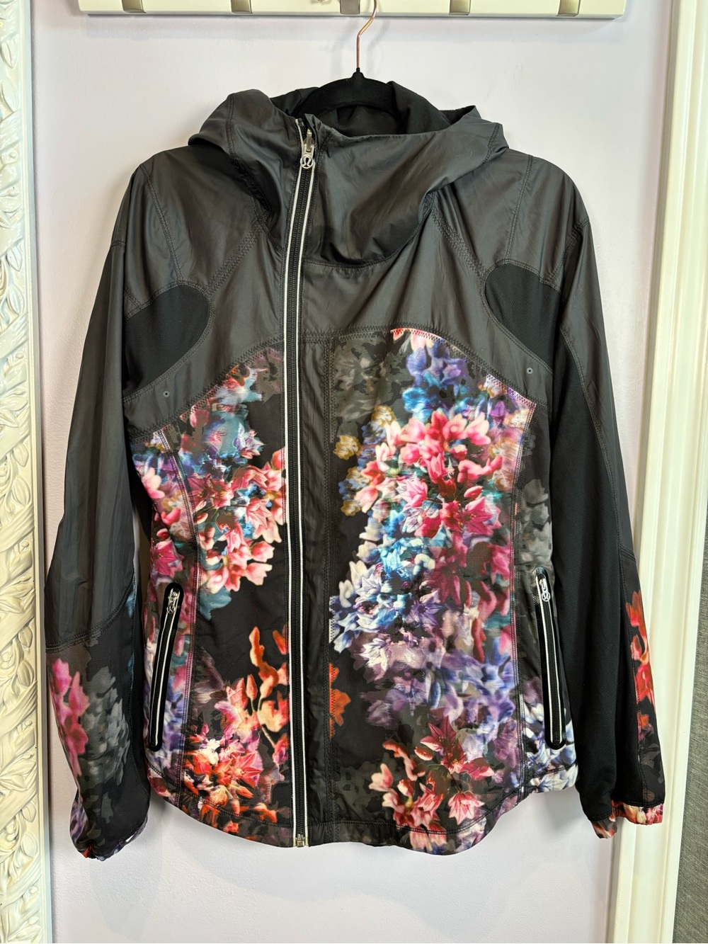lululemon athletica Run Get Up and Glow Black Floral-Print Hooded Jacket Size 6